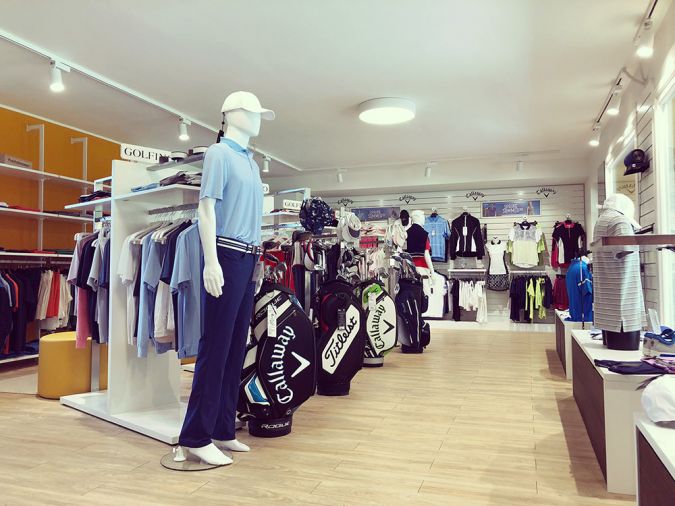 arredamento negozio abbigliamento sportivo golf club castelconturbia pro shop (1)